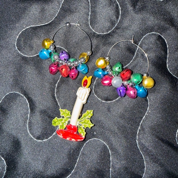 Holiday brooch (vintage) & Pierced wire earrings - Picture 1 of 2